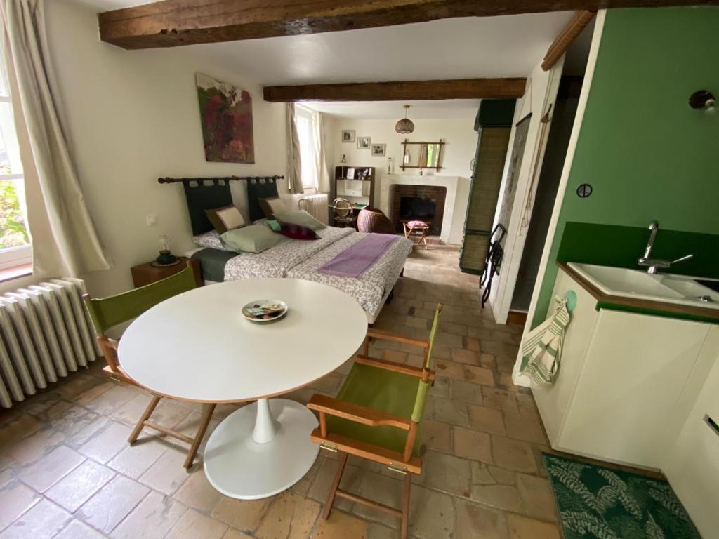 Amalouyse Studio De Charme Au Coeur Des Chateaux De Loire Montlouis-sur-Loire Eksteriør billede